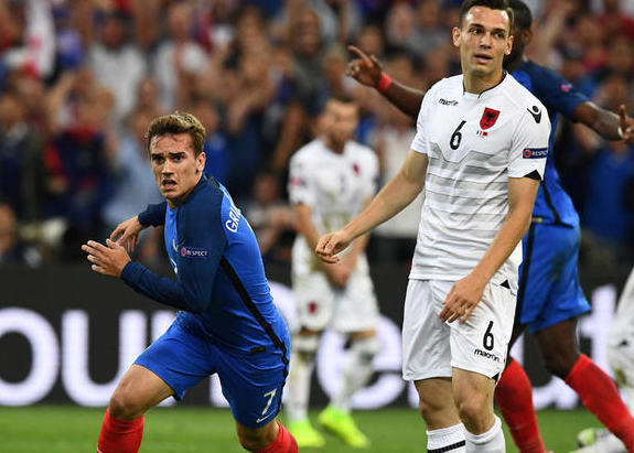 بالفيديو.. فرنسا تفوز على ألبانيا في الوقت القاتل وتتأهل إلى دور الـ16