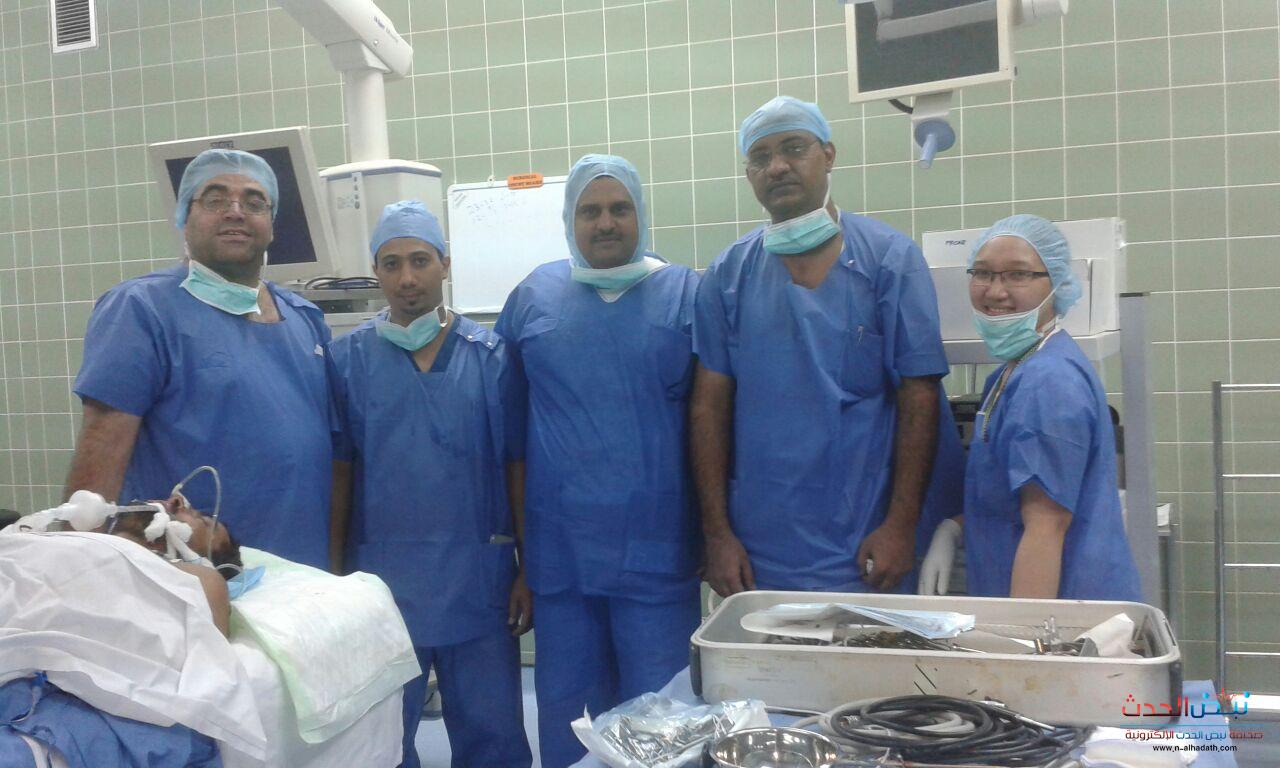 فريق طبي في #جازان ينقذ يمنياً أصابته شظية في رقبته