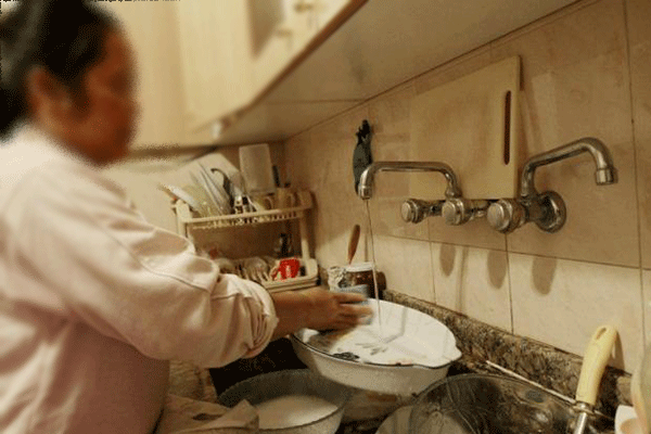 انتهاك حقوق الفلبينيات في الكويت يغيّبهنَّ عن سوق العمالة المنزلية