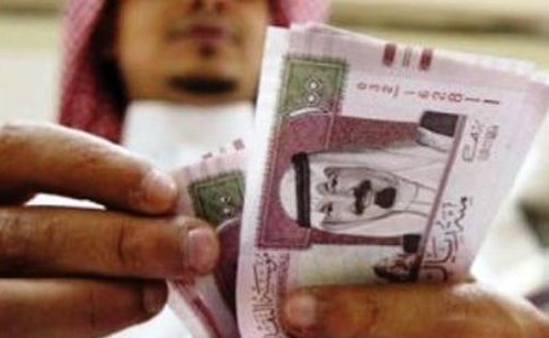 بالفيديو.. لماذا لم تشمل مبادرة تأجيل البنوك السعودية أقساط العاملين بالقطاعات الأخرى؟