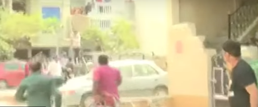 بالفيديو.. فهد شرس يهاجم سكان بلدة في الهند