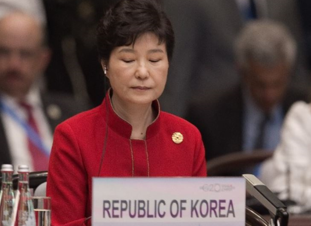 فياغرا وعيادة تجميل.. تفاصيل جديدة بفضيحة رئيسة كوريا الجنوبية