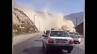 شاهد.. لحظة تحطم مروحية إيرانية أثناء محاولة الهبوط!