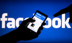 فيسبوك يطلب من المستخدمين إرسال صورهم العارية