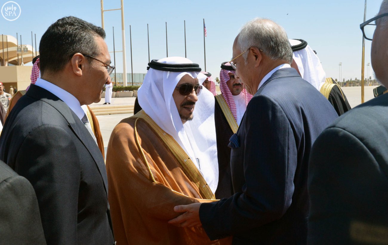 فيصل بن بندر يستقبل ئيس الوزراء الماليزي (1)