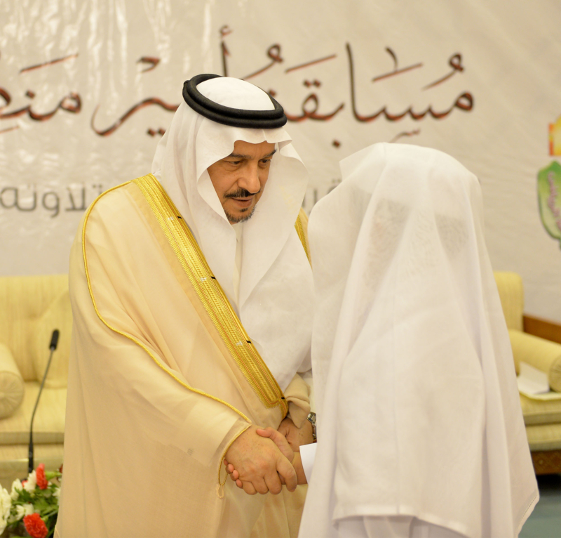 فيصل بن بندر يُكرم الفائزين في مسابقة أمير الرياض للقرآن ‫(373262242)‬ ‫‬