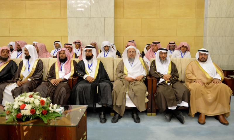 فيصل بن بندر يُكرم الفائزين في مسابقة أمير الرياض للقرآن ‫(373262253)‬ ‫‬