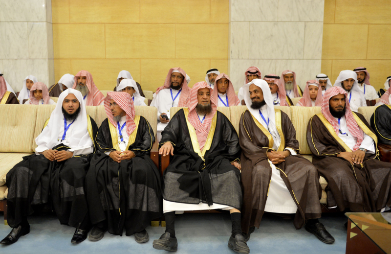 فيصل بن بندر يُكرم الفائزين في مسابقة أمير الرياض للقرآن ‫(373262254)‬ ‫‬