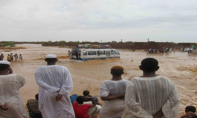 مساعدات سعودية وإماراتية للسودان بسبب الفيضانات