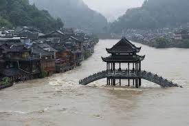 مقتل 15 وإجلاء عشرات الآلاف في فيضانات عارمة بجنوب الصين