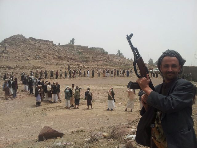 بالصور .. قبائل مناطق إب تمهل الحوثيين ساعات لمغادرة مدينتهم