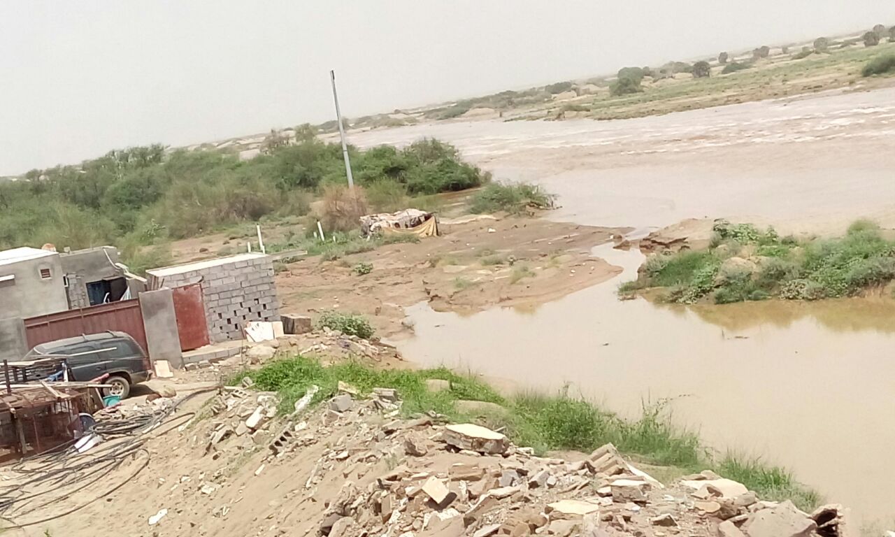 بالصور.. حلول عاجلة للقرى المتضررة من السيول بمركز قوز الجعافرة