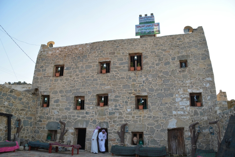 قرية آل عليان الأثرية.. مقبرة عكس اتجاه القبلة ومنازل أثرية ‫(210696108)‬ ‫‬