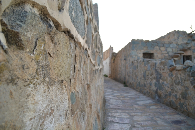 قرية آل عليان الأثرية.. مقبرة عكس اتجاه القبلة ومنازل أثرية ‫(210696112)‬ ‫‬