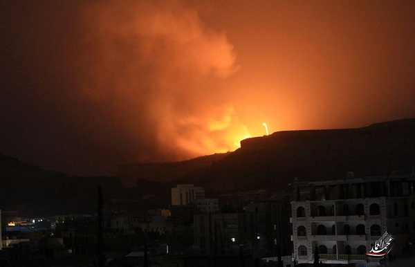 طيران #التحالف يقصف مخازن للأسلحة ومعسكرات بمنطقة فج عطان غرب صنعاء