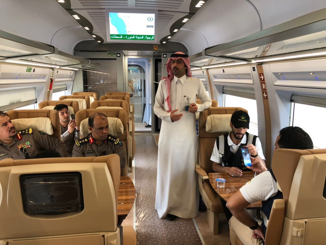 بالصور.. قطار الحرمين يجري رحلة الـ 450 كم بين مكة والمدينة ذهاباً وإياباً