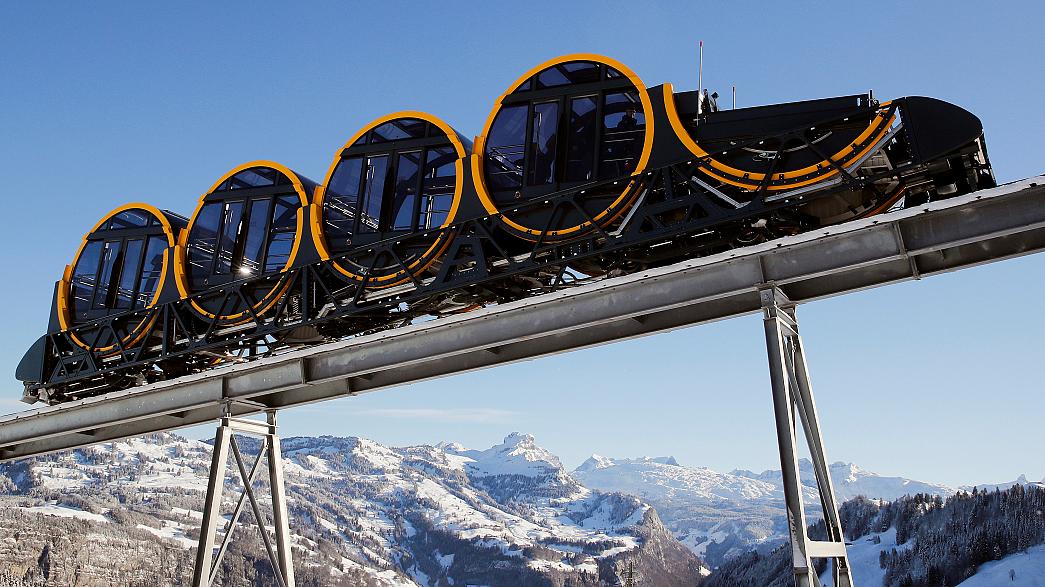 على شكل البرميل.. سويسرا تفتتح أعلى قطار معلق في العالم