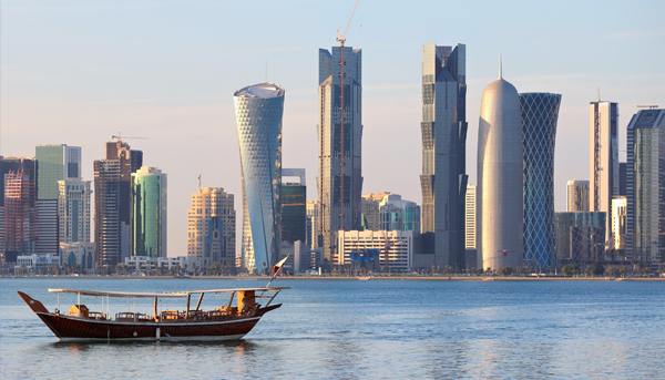 بعد أن أصبحت الثانية عالميًا.. قطر تسقط اقتصاديًا وتغلق مصانع الهيليوم