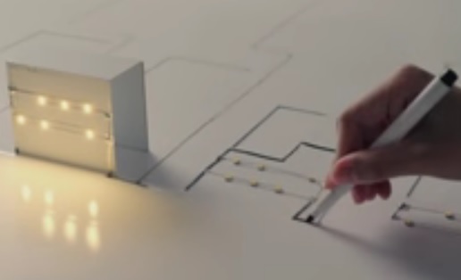 بالفيديو.. قلم يكتب على الورق لتوصيل الدوائر الكهربائية دون أسلاك