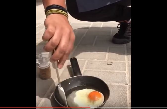 بالفيديو.. حرارة الشمس تقلي البيض في دبي