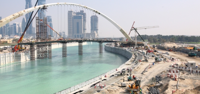 بالفيديو.. المياه تجري في قناة دبي المائية للمرة الأولى
