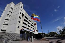 مروحية تلقي قنبلتين على مقر المحكمة العليا في فنزويلا