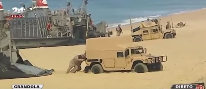 #تيوب_المواطن : رمال الشاطئ تتسبب في إحراج القوات الامريكية