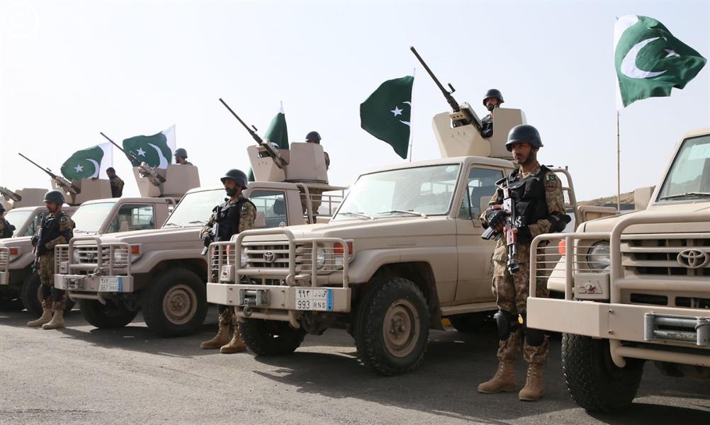 مسؤول باكستاني: إسلام أباد عززت تواجدها العسكري مؤخرًا في السعودية