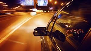 دراسة: الضوء الساطع قد يجعل القيادة أكثر أماناً