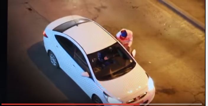 بالفيديو.. كاميرا مراقبة توثق جريمة سرقة بأحد شوارع الرياض