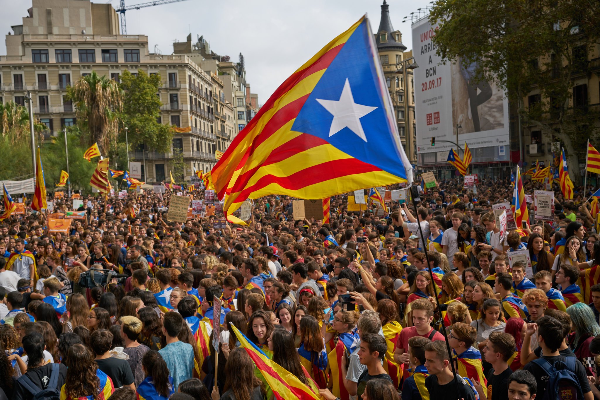 كتالونيا تجري استفتاء الانفصال بدون صناديق اقتراع