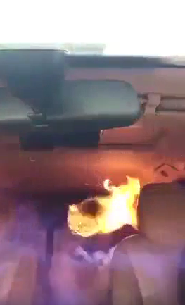 بالفيديو.. اندلاع كرة نارية داخل سيارة تصيب شابين بـ #الرياض