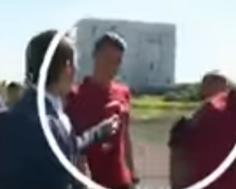 بالفيديو .. رونالدو يلقي بـمايك مراسل برتغالي في بحيرة
