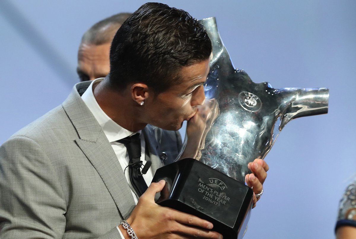 كرستيانو رونالدو يحافظ على لقبه كأفضل لاعب في أوروبا