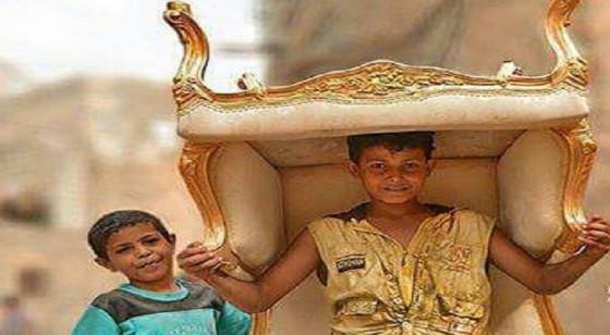 الكرسي الذهبي للمخلوع يتوّج رأس طفل يمني بتعز