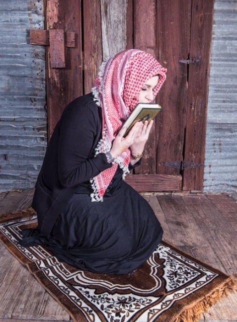 مغنية راب أمريكية تروي لـ”المواطن” قصة إسلامها على يد مبتعثين سعوديين