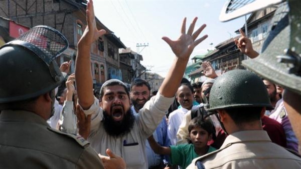 مقتل ثلاثة باكستانيين بنيران هندية عبر الخطّ الفاصل بين كشمير