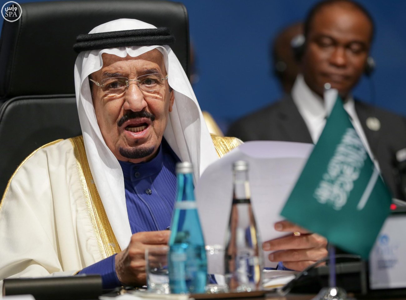 الملك سلمان من القمة الإسلامية: علينا الوقوف بجدية ضد التدخلات وإثارة النعرات