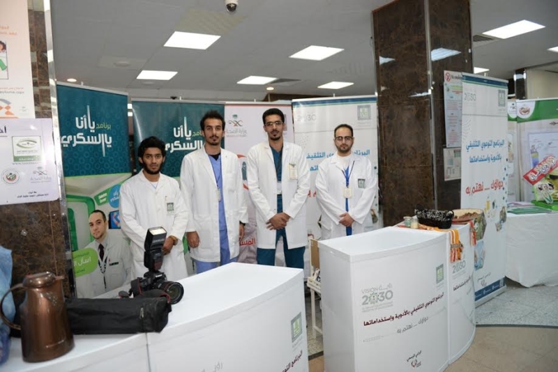 كلية الصيدلة بجامعة الملك خالد تشارك في فعاليات اليوم العالمي للمسنين1