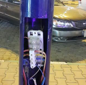 بالصور.. عمود كهربائي يهدد المارة في #محايل