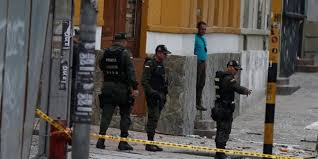 مقتل 5 رجال شرطة كولومبيين بعد استهداف مركزهم بقنبلة