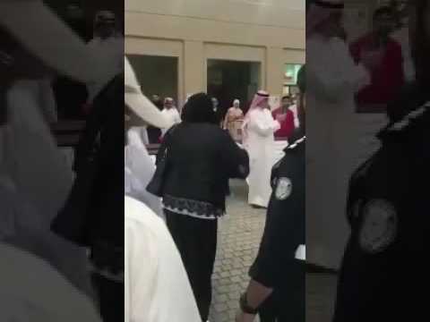 خير الكلام ما قل ودل.. شاهد كويتية توبّخ محتجات في سوق المباركية