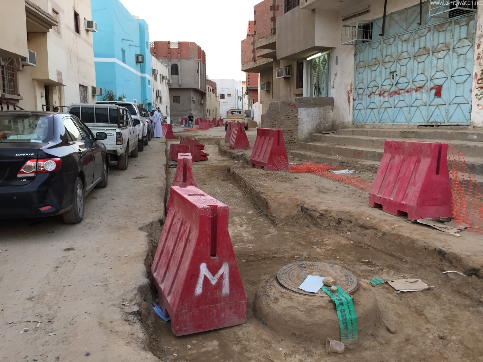 حفريات وكيابل مكشوفة تهدد أهالي حي كيلو 11 بـ #جدة