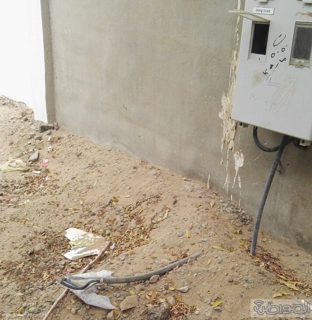 كيبل كهربائي مكشوف يهدد حياة سكان حي السامر في #جدة
