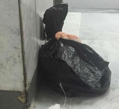مطار الملك عبد العزيز يوضح حقيقة الكيس الأسود.. ويؤكد: لا يشكل خطورة