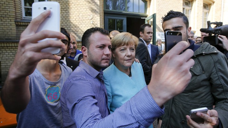 وزير داخلية ألمانيا للاجئين: اندمجوا أو ارحلوا!