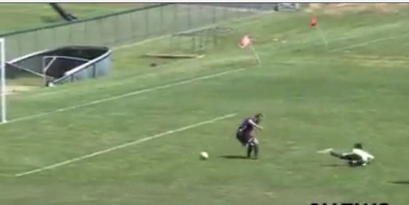 بالفيديو.. لاعب مدارس أمريكيّ يُحرز هدفاً بطريقة أكروباتية