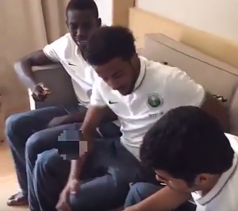شاهد.. لاعبو المنتخب السعودي يلعبون البوكيمون في معسكر النمسا