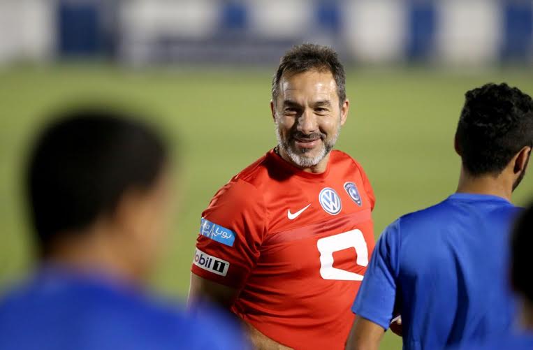 بالصور.. لاعبو الهلال يصلون النادي.. وماتوساس يجتمع بهم قبل التدريبات