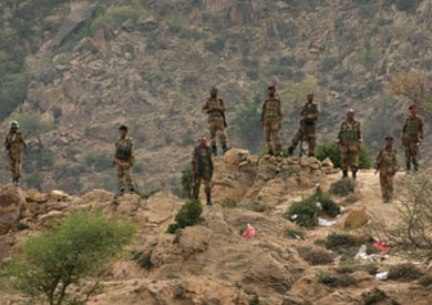 مقتل 10 في عملية استعادة الجيش اليمني لمقر عسكري من القاعدة
